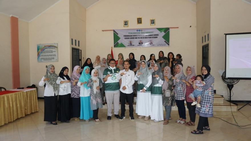 Pemeriksaan Kanker Payudara dan Kanker Serviks melalui SADARI dan Tes IVA di Desa Pekik Nyaring